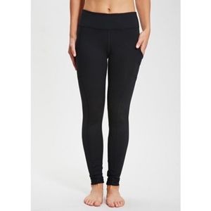 Forever 21 Athletic Leggings With Side Pockets 
M
black